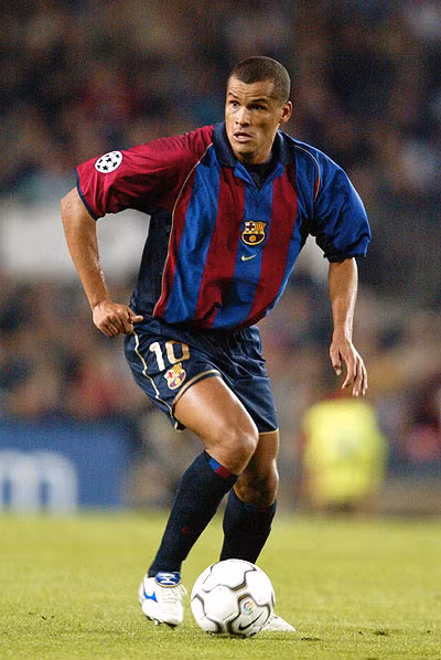 Rivaldolà một trong những cầu thủ vĩ đại của Brazil. Giai đoạn nổi bật nhất là 5 năm thi đấu tại Barca. Cùng đội bóng xứ Catalan, tiền vệ Brazil giành hai chức vô địch La Liga và Cup Nhà Vua 1998. Rivaldo còn có chức vô địch Champions League với Milan vào năm 2003. Ở cấp đội tuyển quốc gia, anh có công lớn đưa Brazil lên ngôi vô địch thế giới lần thứ 5 năm 2002. Anh treo giày vào tháng 3/2014.