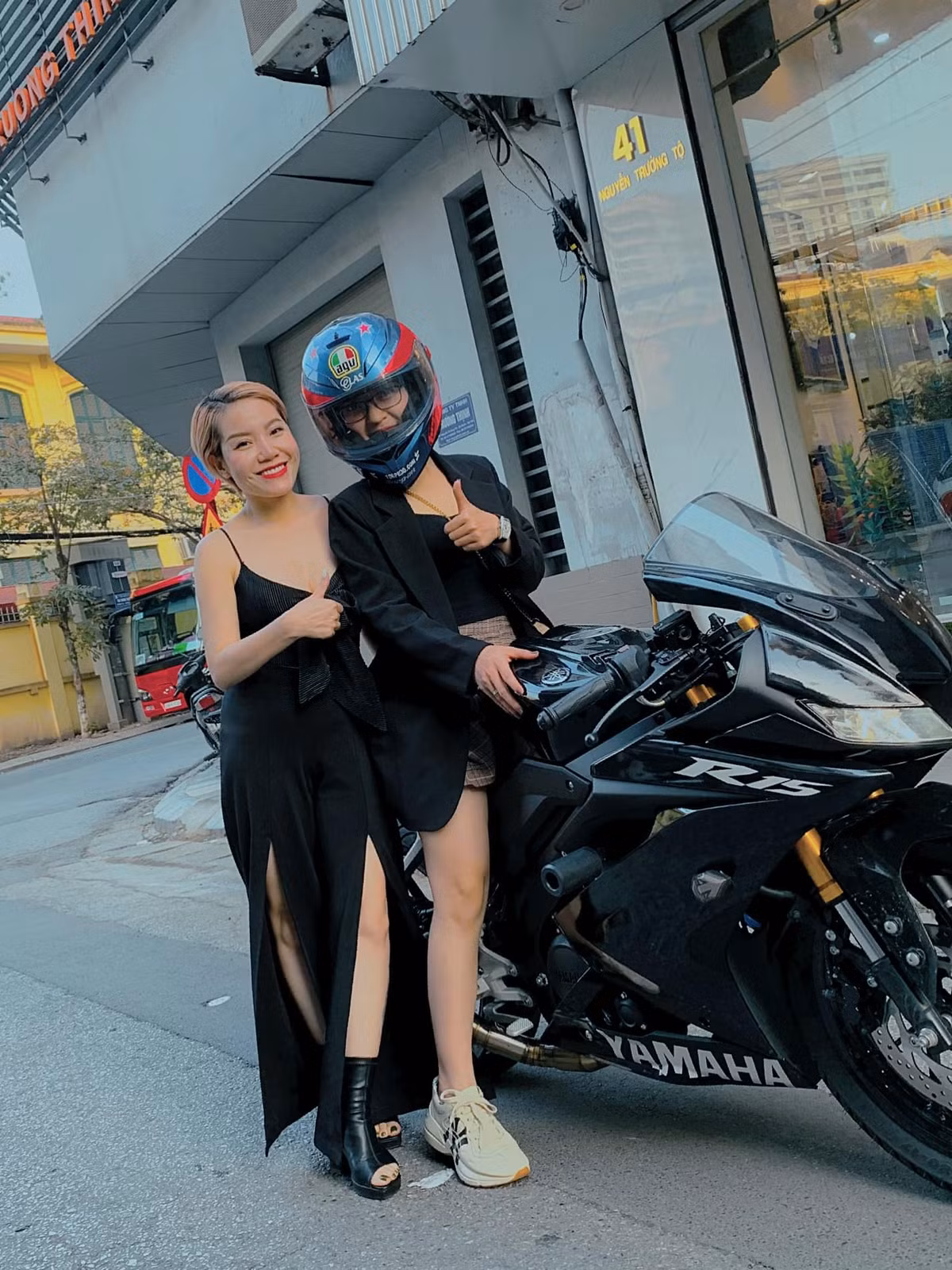 Hau chia tay Quang Hai, Nhat Le lien tuc co hanh dong la