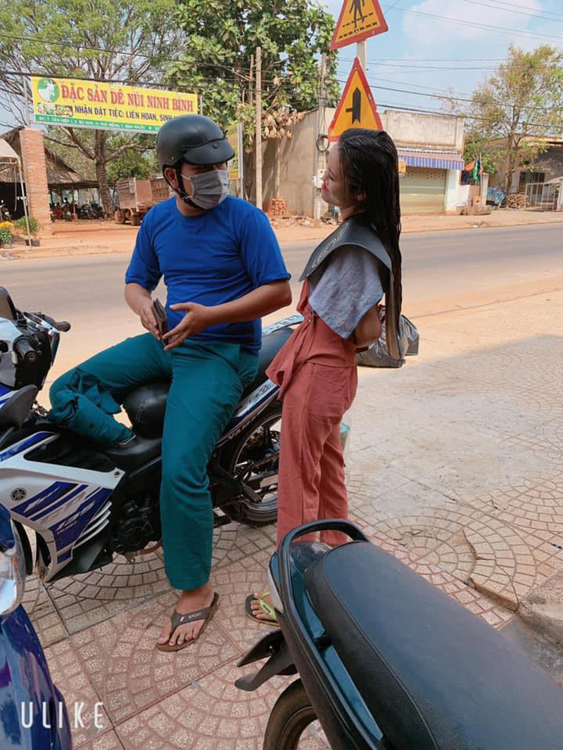 Bên dưới bức ảnh, nhiều cô gái tag hẳn bạn trai vào để học hỏi người ta. Đây là hành động rất đơn giản, ghi điểm tuyệt đối trong mắt vợ/bạn gái thế nhưng không phải ai cũng làm được.