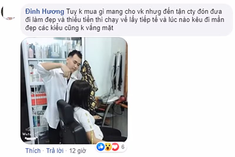 Thế nhưng người chồng trên cũng không phải trường hợp duy nhất yêu thương, lo lắng cho vợ. Bên dưới phần bình luận, một người phụ nữ hạnh phúc chia sẻ cô nàng cũng có một ông chồng tâm lý, dù chẳng mang đồ ăn đến cho vợ nhưng lúc nào cũng đón tận cửa, đưa về tận nhà mỗi khi vợ đi làm tóc. Không những vậy còn sẵn sàng về nhà lấy tiền nếu thiếu và luôn có mặt khi cần.