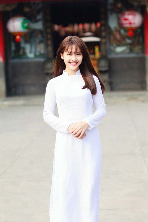 Được biết đến với hình ảnh khỏe khoắn trong lúc luyện tập boxing, Khả Ngân là cái tên không còn xa lạ với đông đảo giới trẻ. Năm 2014 vừa qua, cô nàng 17 tuổi cũng gây được nhiều tiếng vang lớn khi tham gia trong bộ phim “Trở về 3” với diễn xuất rất được khen ngợi.