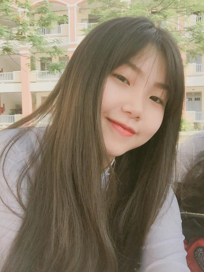 Hình ảnh nhỏ thó, đen đúa ngày nào của Thùy Linh giờ đây đã hoàn toàn biến mất. Thay vào đó là vẻ ngoài đầy tươi trẻ, xinh xắn và tự tin khiến cô nổi bật hơn rất nhiều.