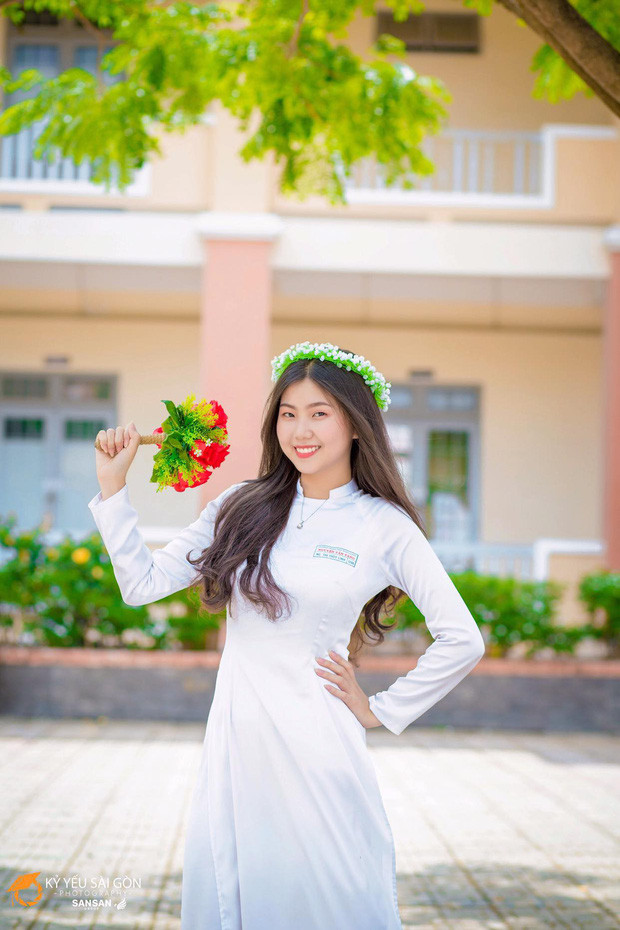 Mới đây, trên mạng vừa xuất hiện hình ảnh cô nữ sinh dậy thì thành công khiến thiên hạ trầm trồ.