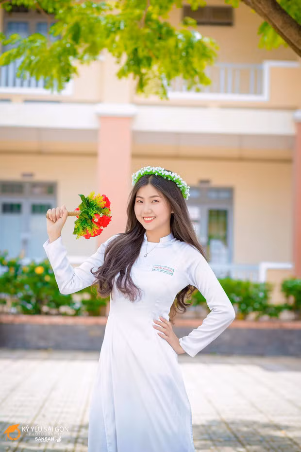 Mới đây, trên mạng vừa xuất hiện hình ảnh cô nữ sinh dậy thì thành công khiến thiên hạ trầm trồ.