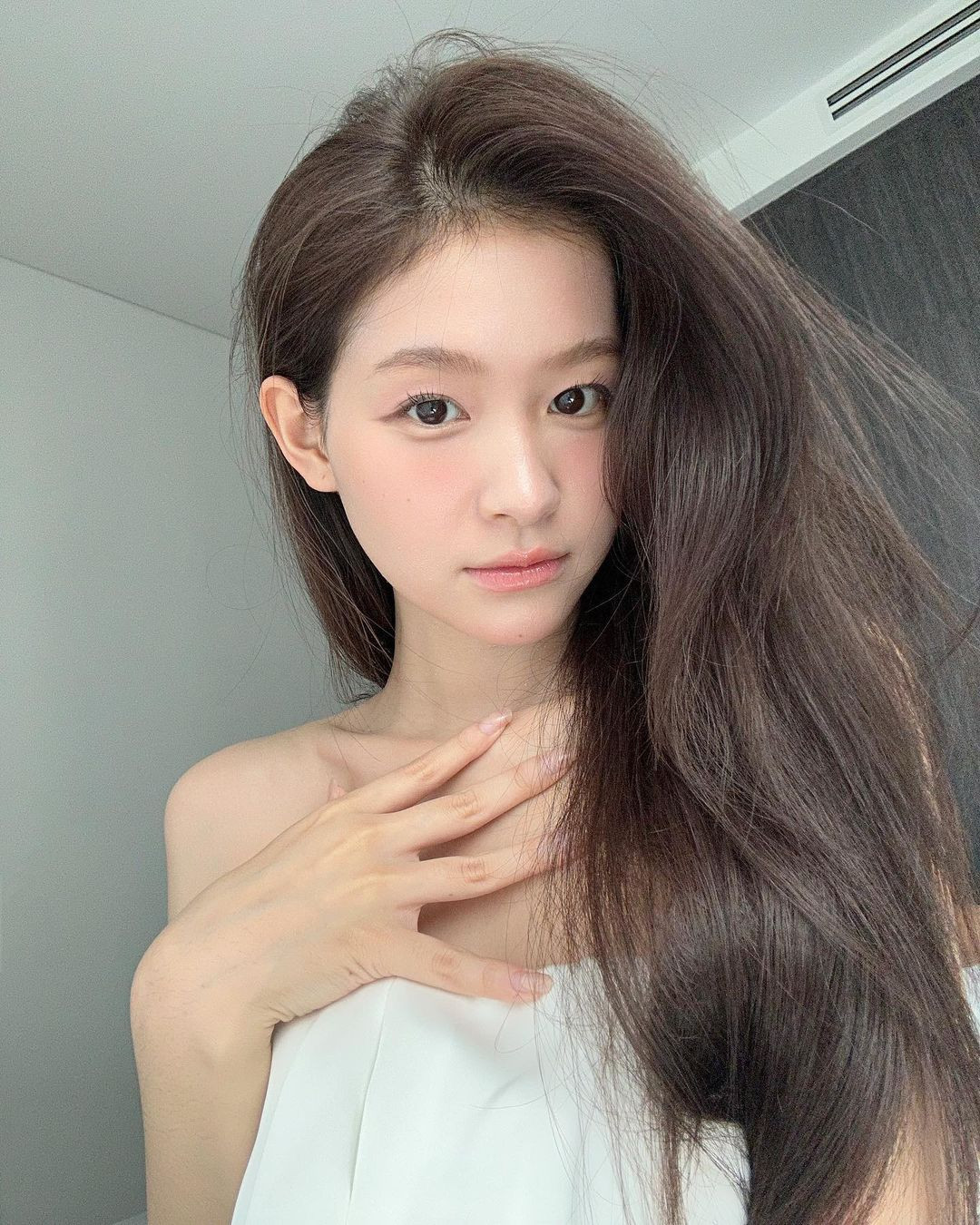 Đáp lại, cô nàng bày tỏ: "Em đã từng rất tự ti về cái giọng của mình, nhưng mà về sau thì em nghĩ là mỗi người sẽ có những thứ chúng ta không thể thay đổi được, thế nên là em sẽ chuyển biến cái giọng của em thành một cái signature của em".