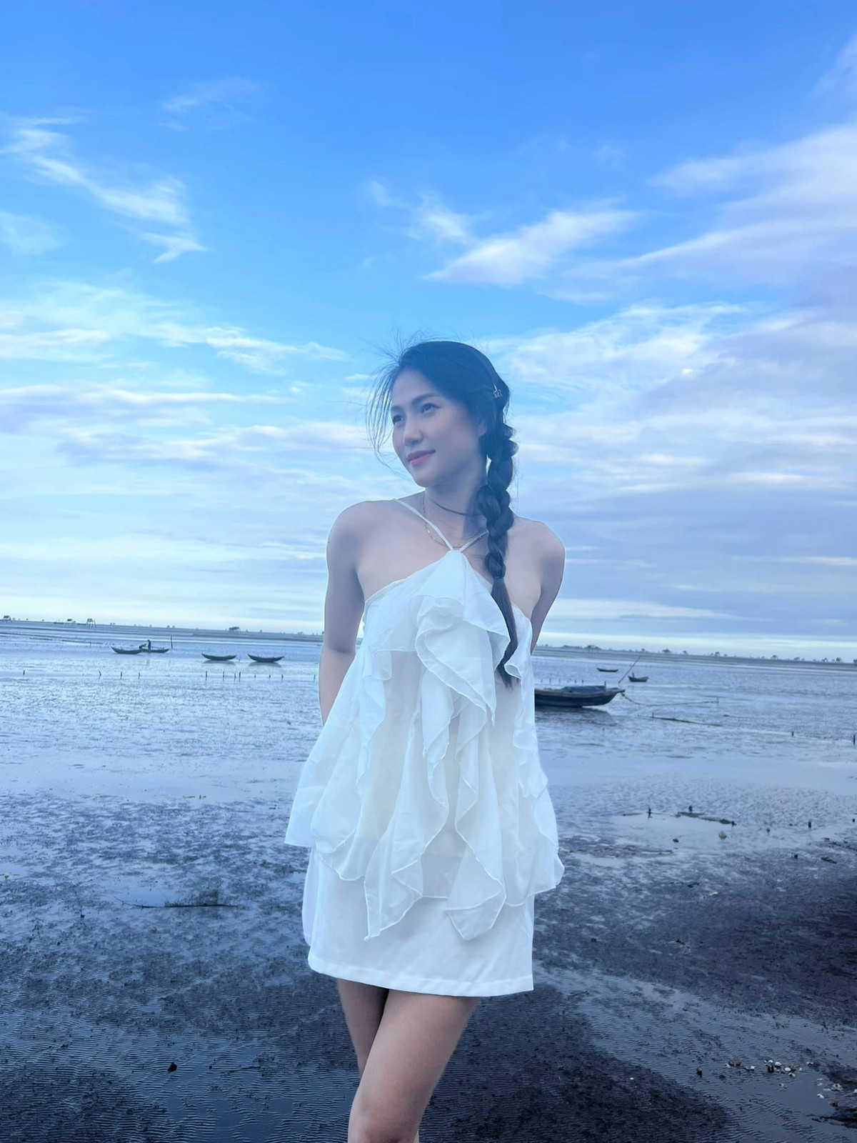 Trên trang cá nhân, tay đập của VTV Bình Điền Long An chia sẻ nhiều hình ảnh xinh đẹp đời thường, không thua kém một hot girl nào.