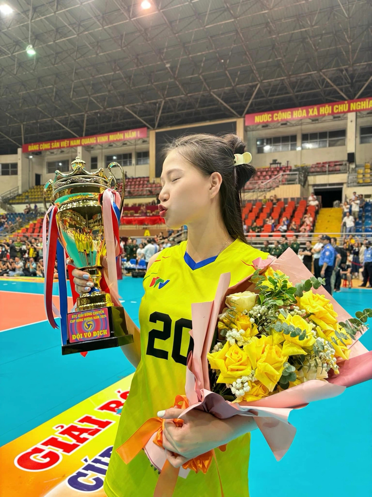 Lữ Thị Phương sinh năm 2002, đến từ Thanh Hóa. Cô là một trong những VĐV đang nhận nhiều sự chú ý nhất trong đội hình VTV Bình Điền Long An tại giải bóng chuyền nữ quốc tế VTV9 Bình Điền 2024. Phụ công cao 1m80 chơi ấn tượng trong trận đấu quyết định của bảng A trước Hóa chất Đức Giang Lào Cai, góp công đưa đội nhà vào bán kết.