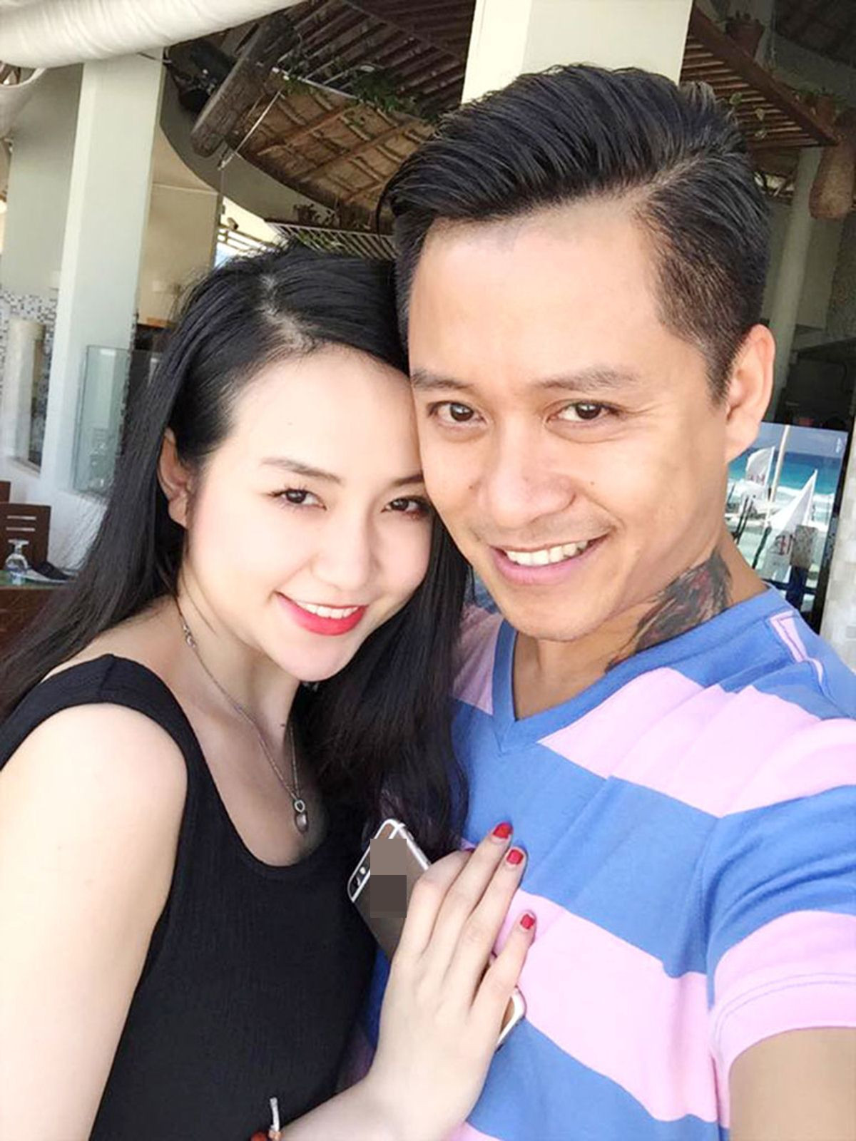 Dù đã có gần một thập kỉ bên cạnh nhau nhưng vợ chồng Tuấn Hưng vẫn hạnh phúc, viên mãn.