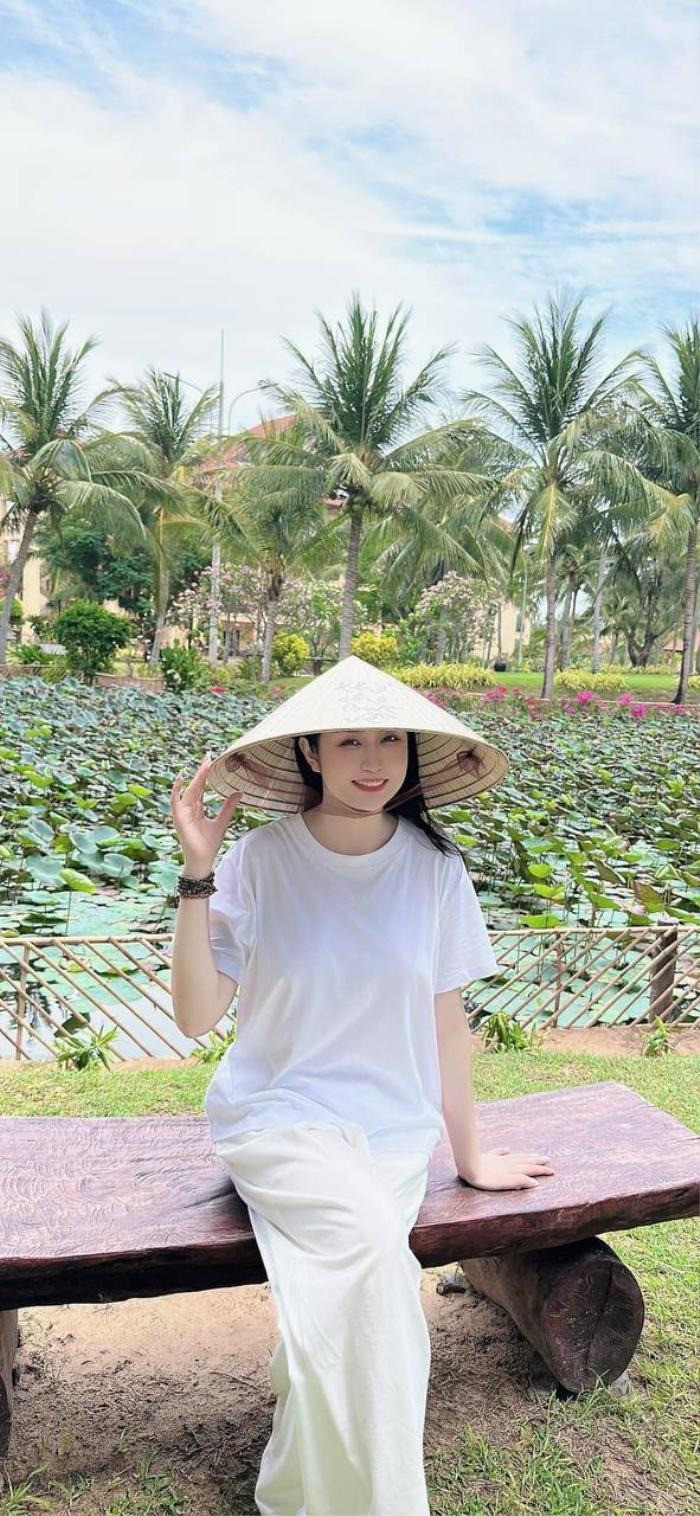 Mặc dù rất ít khi xuất hiện trước công chúng, thế nhưng mỗi lần “lên sóng”, Hương Baby luôn thu hút được sự chú ý của giới báo chí vì diện mạo của mình.