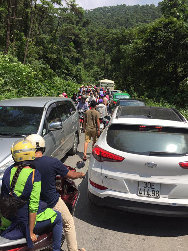 Tam Đảo cũng là điểm đến quen thuộc của nhiều bạn trẻ dịp nghỉ lễ Quốc khánh vì khí hậu rừng núi mát mẻ và cảnh sắc hư ảo. Hai năm gần đây, đường đến khu nghỉ dưỡng này luôn trong tình trạng tắc nghẽn hàng giờ đồng hồ mỗi dịp nghỉ lễ.