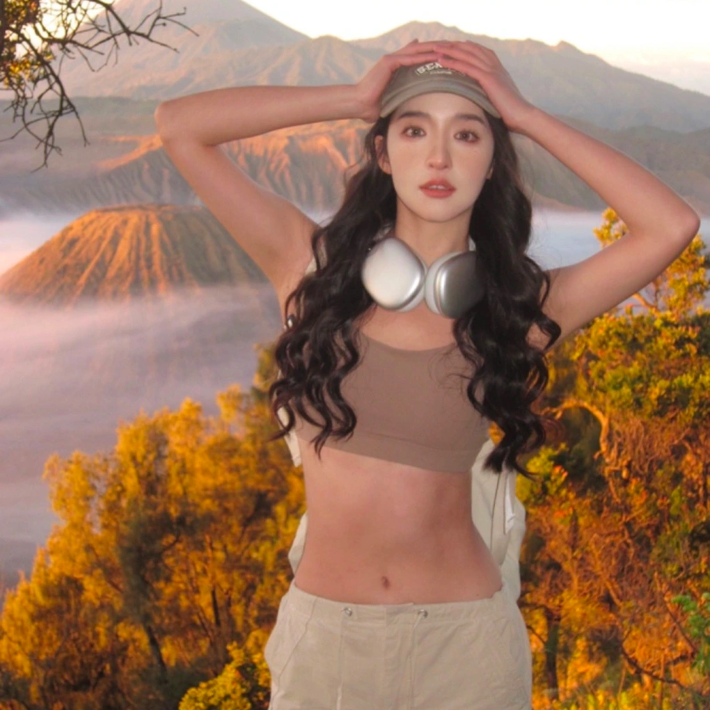 Vóc dáng mảnh mai cũng là lợi thế giúp "nữ thần bóng rổ" này trở thành người mẫu ảnh được nhiều nhãn hàng mới hợp tác.