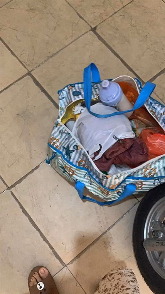 Trong suốt thời gian đó, Bella không hề ra ngoài. Lo lắng khách có vần đề nên Huyền Trang đã lên gõ cửa hỏi thăm nhưng "hot girl quỵt tiền" không chịu mở và còn liên tục quát tháo. Mãi một lúc lâu, hot girl Bella mới ra mở cửa cho chủ nhà nghỉ. Khi vào phòng, chị Trang thấy phòng rất bẩn và bừa bộn. Có nhiều đồ ăn thừa vương vãi nhưng không rõ Bella đã lấy từ đâu.