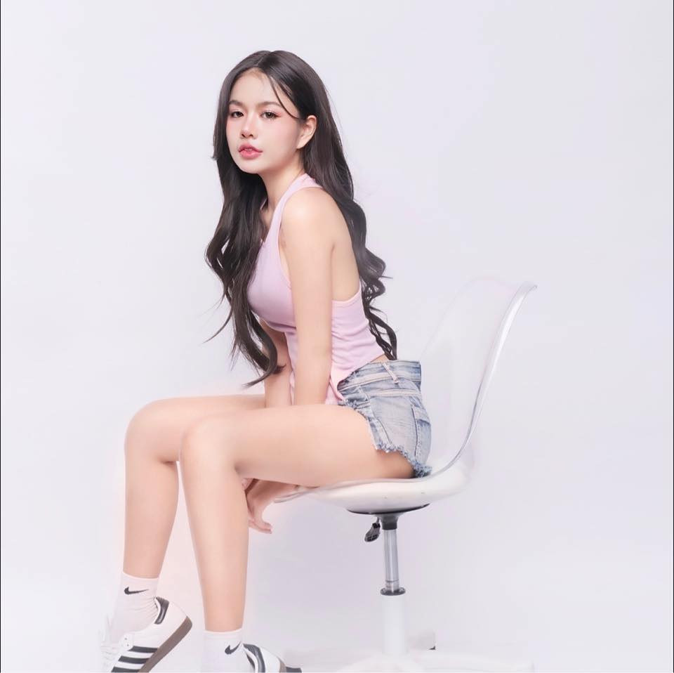 Kawinthip Kodchawong được biết đến là một mỹ nhân Thái Lan chuộng phong cách gợi cảm.