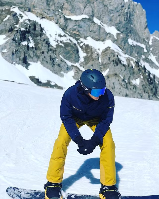 Ferdinand yêu thích du lịch và trải nghiệm nhiều môn thể thao khác nhau. Anh chơi được nhiều bộ môn như lướt ván, trượt tuyết, đua xe đạp hay điền kinh.