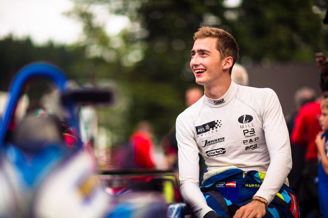  Ferdinand Habsburg (sinh 1997) là vận động viên đua xe người Áo. 9X gây chú ý khi có xuất thân hoàng tộc. Ferdinand là con cháu nhà Habsburg - vương tộc từng cai trị phần lớn châu Âu từ thế kỷ thứ 15 đến khi Thế chiến I kết thúc.