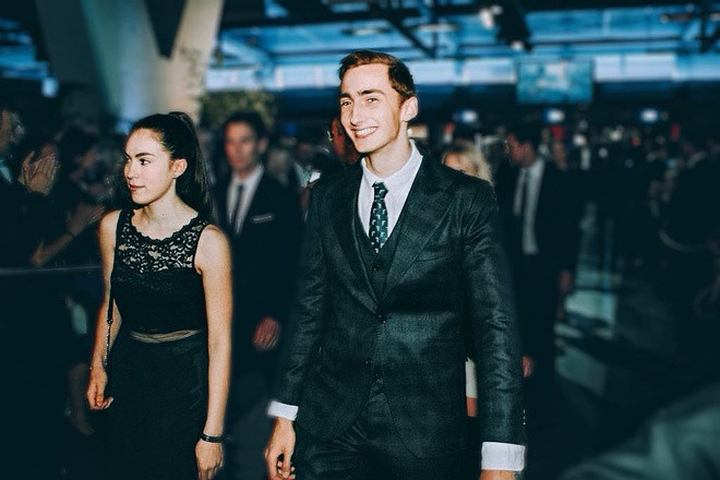 Tại trang cá nhân, tay đua trẻ thường xuyên đăng hình ảnh mạnh mẽ khi tham gia các cuộc đua hay lịch lãm lúc xuất hiện ở sự kiện.