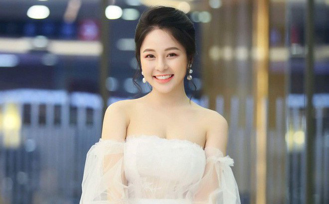 Trước khi Ngân 98 lộ clip nóng, hai hot girl khác cũng dính phải scandal tương tự là Trâm Anh và Phi Huyền Trang. Việc này đã khiến công việc của cả hai điêu đứng, buộc phải biến mất khỏi showbiz một thời gian.