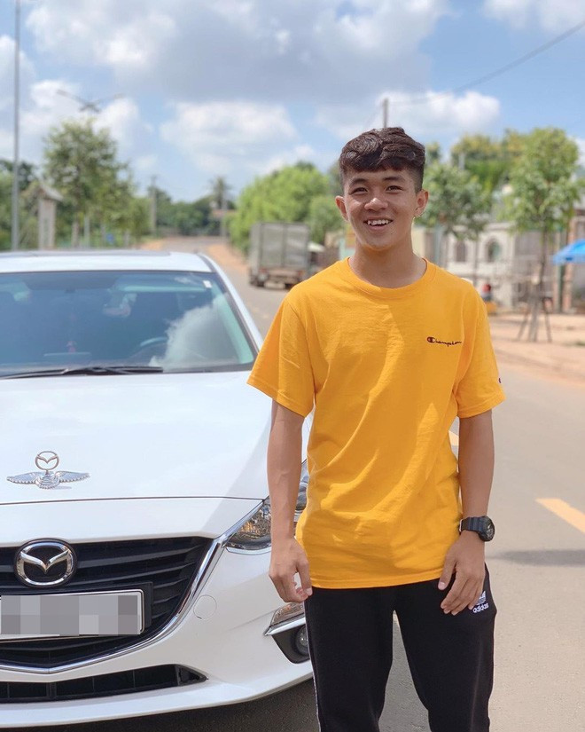 Cũng chơi ở vị trí tiền vệ trung tâm và có phong thái điềm tĩnh, Thanh Khôi được các đồng đội ở HALG gọi với biệt danh "tiểu Xuân Trường".