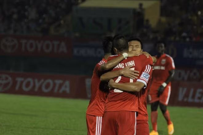 Với chiến thắng hủy diệt trước Đồng Tháp, cùng chiếc Siêu cúp Quốc gia mới giành được hôm 27/12, đội bóng đất Thủ đang thách thức tất cả các đội bóng V-League 2015 về việc soán ngôi vương của họ.