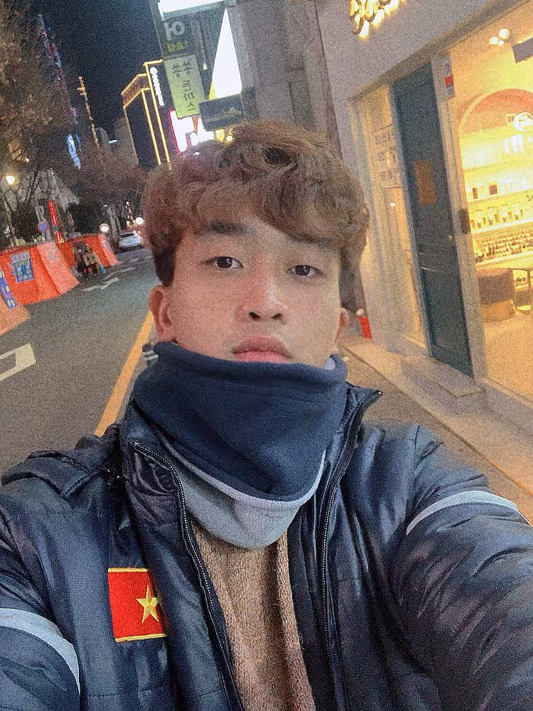 Bị loại khỏi danh sách vào phút cuối, Trần Danh Trung khiến người hâm mộ tiếc nuối bởi anh vốn là cầu thủ rất triển vọng. Anh chàng sinh năm 2000 đang chơi cho CLB bóng đá Huế dưới dạng cho mượn từ CLB Viettel.