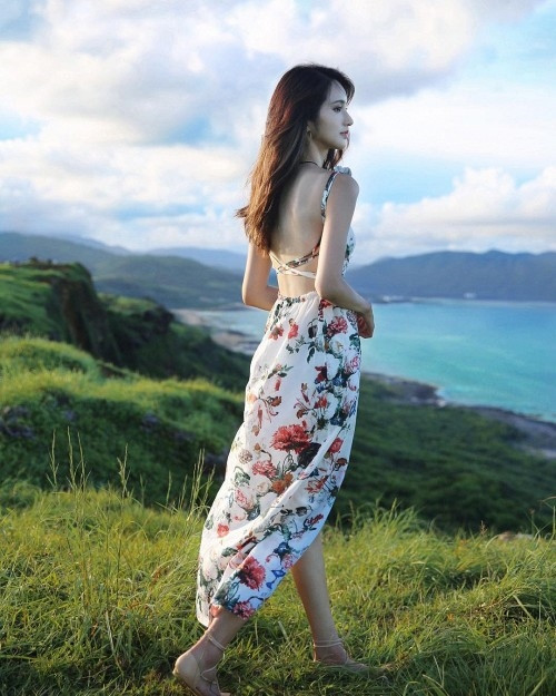 Duy Lâm có phong cách ăn mặc dịu dàng, chuẩn thiếu nữ quốc dân.