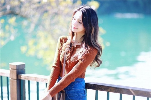 Duy Lâm sở hữu thân hình khá mảnh khảnh nhưng 3 vòng vẫn cân đối, chuẩn vẻ đẹp được ưa chuộng tại Trung Quốc. Có hình thể "vạn người mê" nhưng hot girl rất hiếm khi diện đồ hở hang hay sexy, chính bởi vậy mà người hâm mộ cô nàng không chỉ có giới trẻ mà còn các bậc phụ huynh.