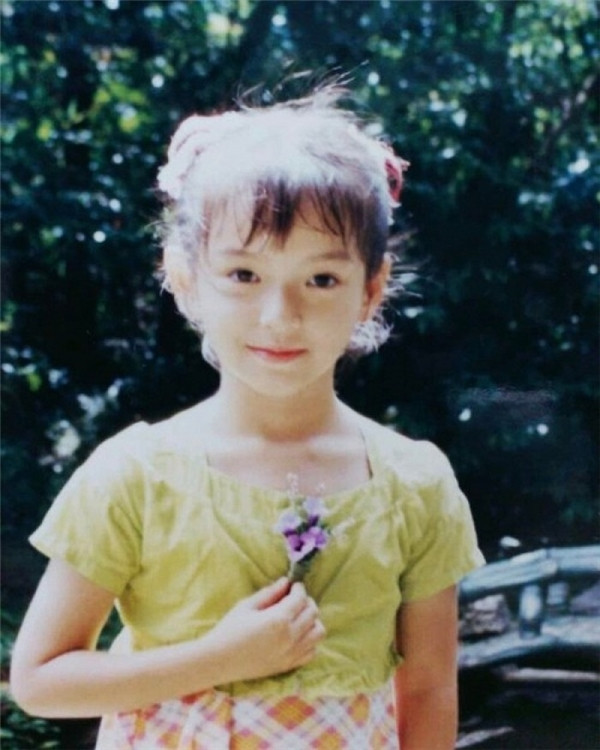 Nếu như những người khác, phải đến tuổi dậy thì mới "lột xác" nhưng Duy Lâm thì không cần nhiều thời gian đến vậy. Loạt hình thời thơ ấu chứng minh rằng bông hồng lai xinh đẹp từ trong trứng nước.