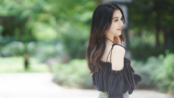 Hiện tại, cô nàng đang làm công việc mẫu ảnh và kinh doanh thời trang cũng rất thành công.