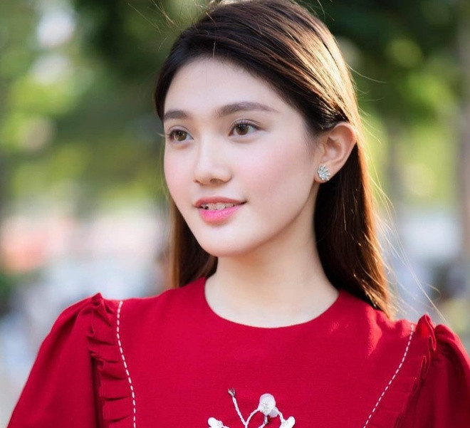 Chiến thắng trong cuộc thi nhan sắc cấp trường Đại học, Hồng Đào mong muốn trong tương lại sẽ có thêm nhiều cơ hội tham gia và đoạt được thành tích cao tại các đấu trường sắc đẹp khác.