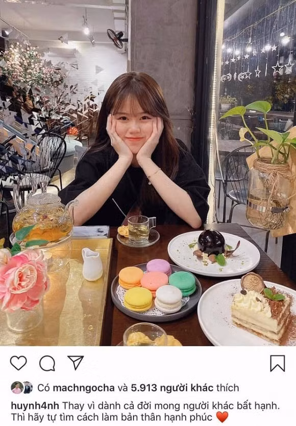 Về phần Huỳnh Anh, sau khi công khai hẹn hò với cầu thủ nổi tiếng nhất Việt Nam, cô nàng nhận về không ít sự chỉ trích của cộng đồng mạng.