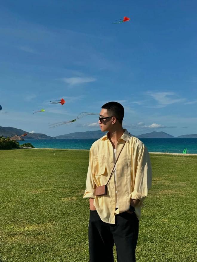 Trước đó, Trung Dũng cũng trải qua quãng thời gian học phi công khá dài trong nước và có hơn 1 năm huấn luyện ở Aviator College (Florida, Mỹ) - một trong những trường đào tạo phi công top đầu ở Mỹ.