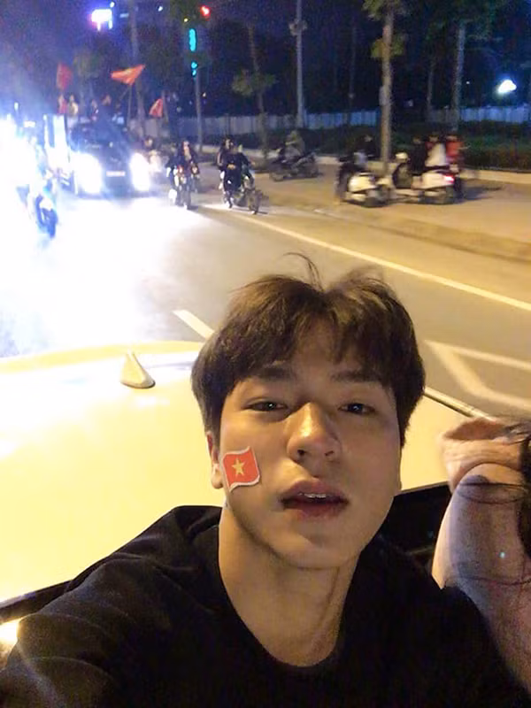 Tối 10/12, U22 Việt Nam có chiến thắng 3-0 trước U22 Indonesia tại trận chung kết SEA Games 30 bộ môn bóng đá nam khiến cả nước vui mừng, dắt xe ra đường đi "bão".