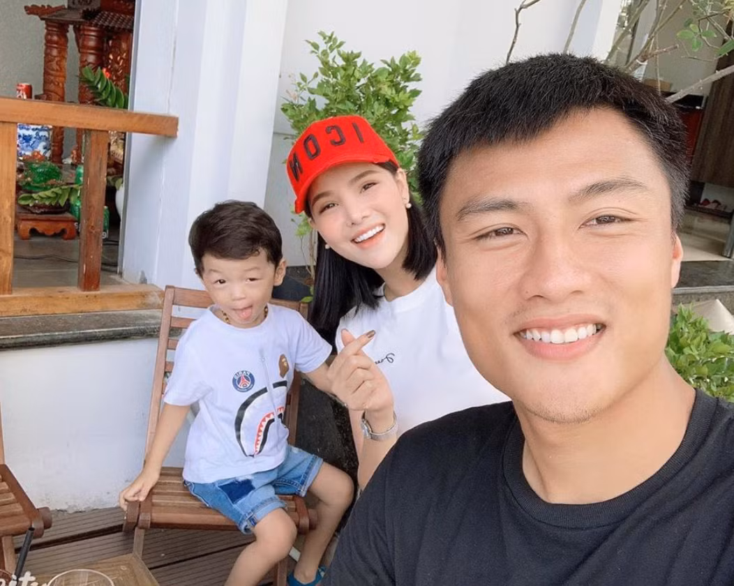 Mặc dù đã rút lui khỏi showbiz để chuyên tâm chăm sóc gia đình và làm kinh doanh nhưng cuộc sống riêng tư của gia đình Mạc Hồng Quân và Kỳ Hân vẫn được người hâm mộ quan tâm. Hiện tại, gia đình nhỏ của cặp đôi "chân dài - cầu thủ" đang rất hạnh phúc, họ thường xuyên bay qua lại giữa Việt Nam và Cộng hoà Séc để thăm gia đình.