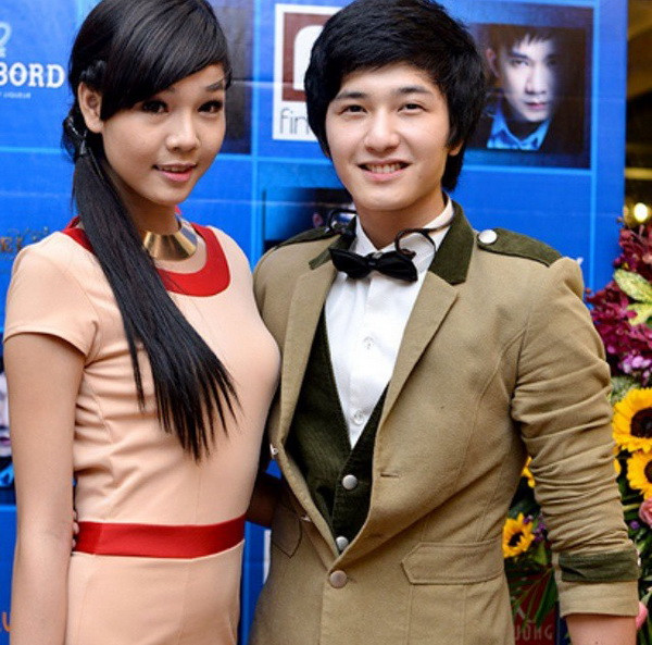 Kỳ Hân khi mới bước vào nghề có khuôn mặt kém xinh, thô và trông quê mùa.