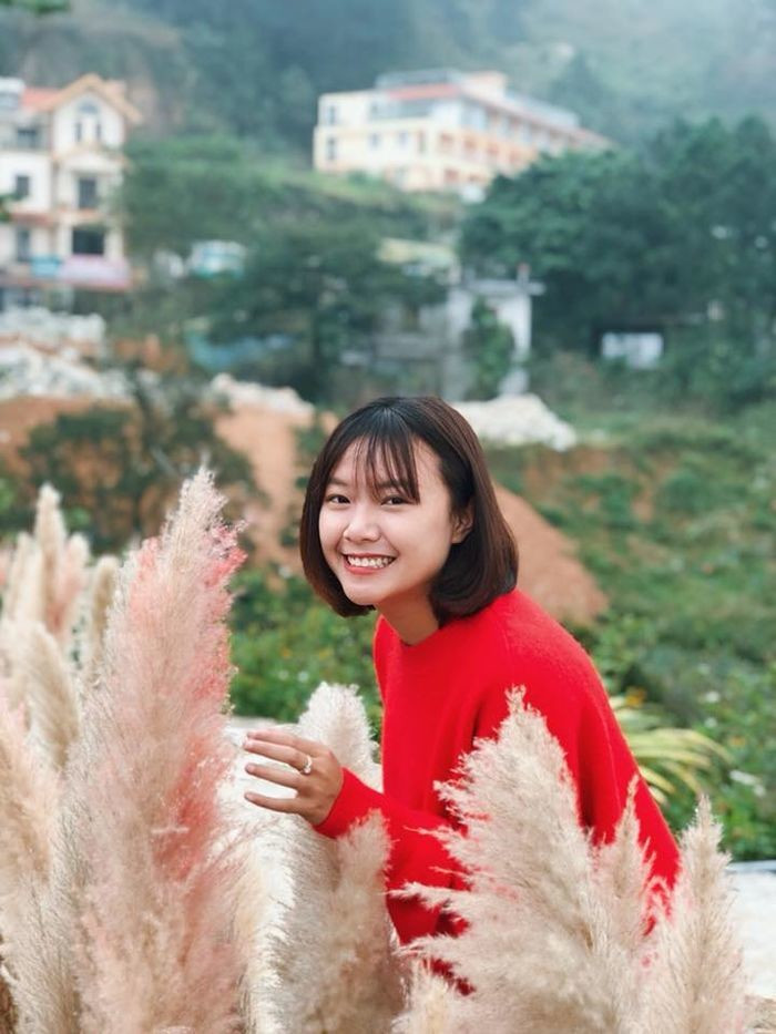 Thảo Anh luôn được người hâm mộ nhớ đến với mái tóc ngăn và mái ngố đáng yêu.