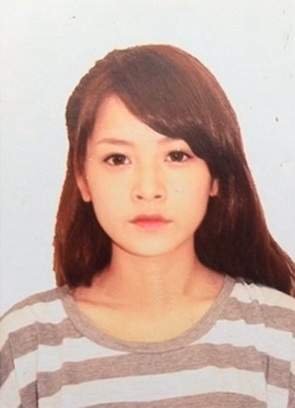 Ảnh thẻ của hot girl Chi Pu được chụp thời mới nổi. Theo thời gian, gương mặt của Chi Pu không có nhiều thay đổi.