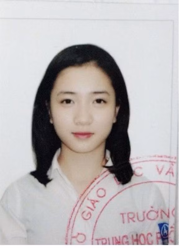 Ảnh thẻ xinh đẹp của Trâm Anh khi học cấp 3 trường THPT Phan Đình Phùng.