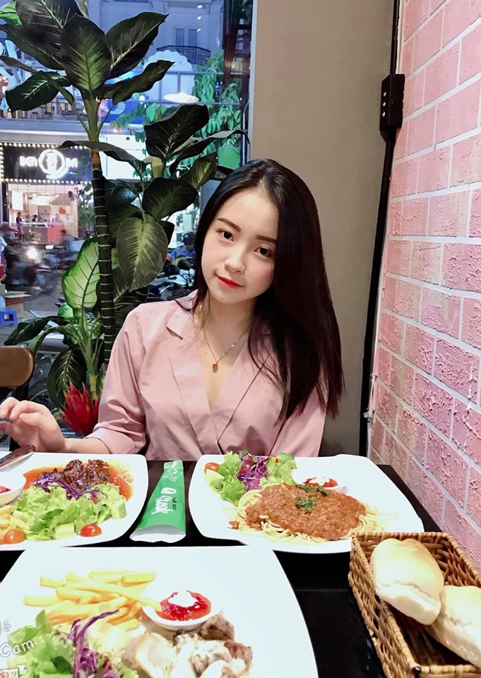 Lan Hương học khoa Sư phạm Tiếng Anh tại trường Đại học Sư phạm TP. HCM.