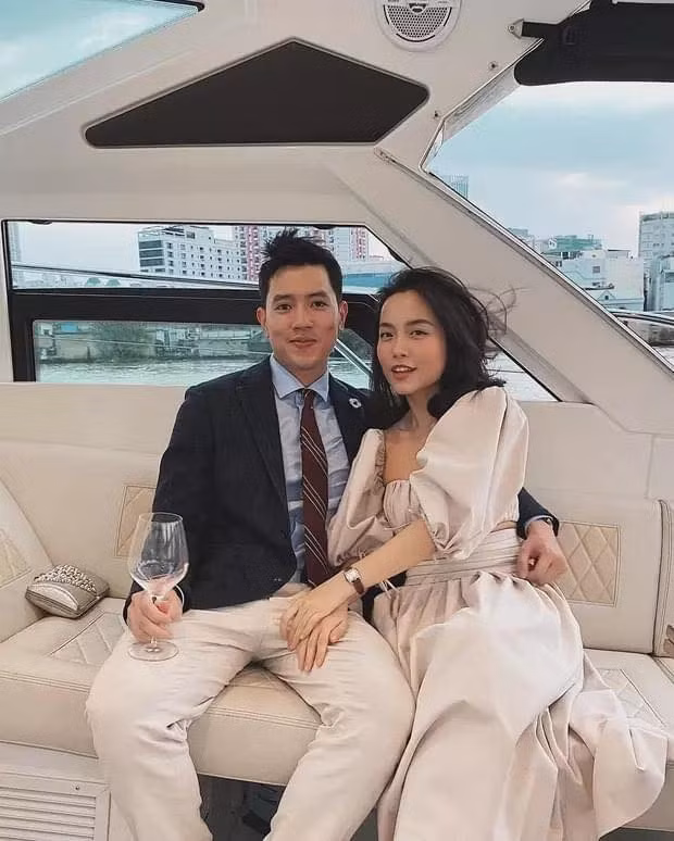 Công việc chủ yếu hiện tại của cô là KOL, Affiliate Marketer cho một số nhãn hàng. Cô cũng thường xuyên hợp tác với các nhãn hàng xa xỉ.