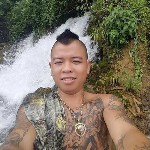 Tháng 4/2017, "thánh chửi" nhận án 32 tháng tù giam về tội gây rối trật tự công cộng và hủy hoại tài sản. Thời gian gần đây, anh thường xuyên đi làm từ thiện khiến ai nấy đều ngỡ ngàng.