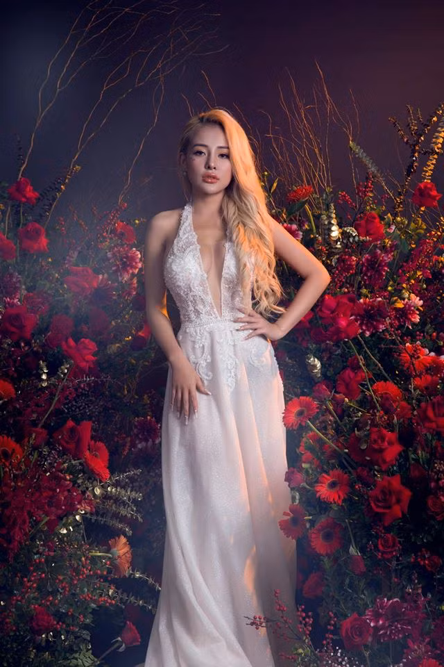 Không chỉ Ngọc Trinh, chỉ vài ngày trước, Ngân 98 đòi tát "trẹo quai hàm" hot girl "bắp cần bơ".