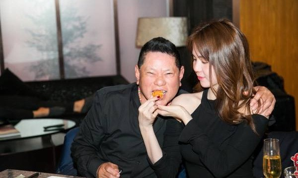 Tất nhiên, những phát ngôn của hot girl Bình Định khiến người hâm mộ Ngọc Trinh nổi cáu, thi nhau vào chỉ trích cô nàng.