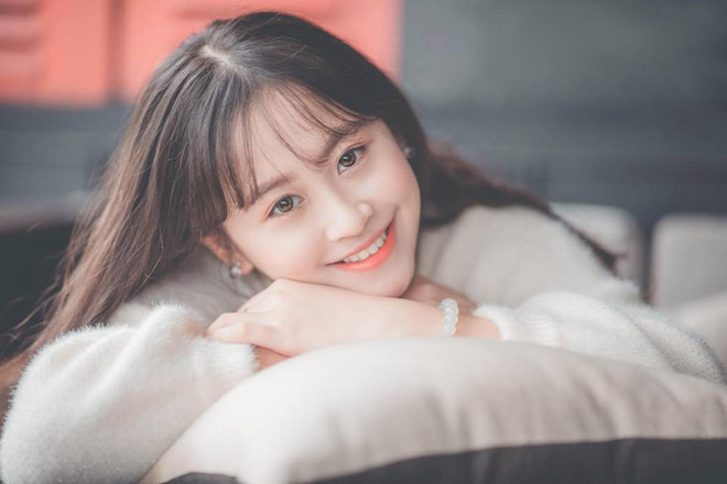 Sở hữu ngoại hình xinh đẹp cùng chiều cao ấn tượng là 1,72 m, Hoàng Anh nhận được nhiều sự quan tâm từ CĐ. Chưa hết, cô nàng còn đăng quang tại cuộc thi Hoa khôi sinh viên Hà Nội Imiss Thăng Long 2018.