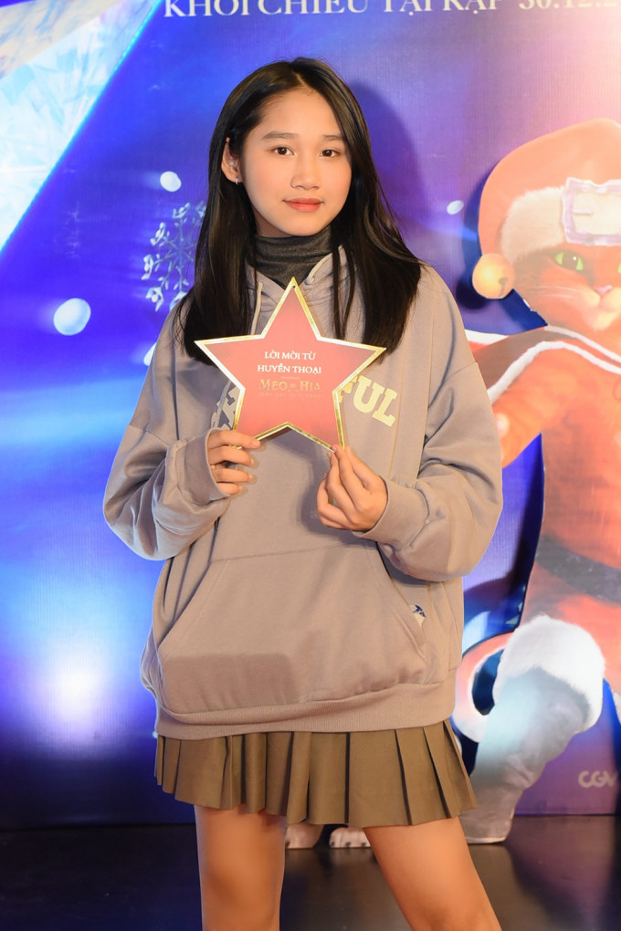 Tuy nhiên với sắc vóc nổi bật như vậy, cô bé được nhiều người kì vọng sẽ tham gia vào đấu trường sắc đẹp Việt trong tương lai.