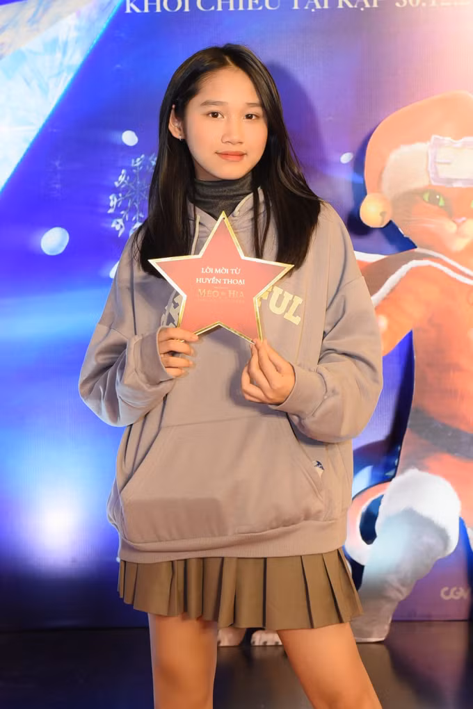 Tuy nhiên với sắc vóc nổi bật như vậy, cô bé được nhiều người kì vọng sẽ tham gia vào đấu trường sắc đẹp Việt trong tương lai.