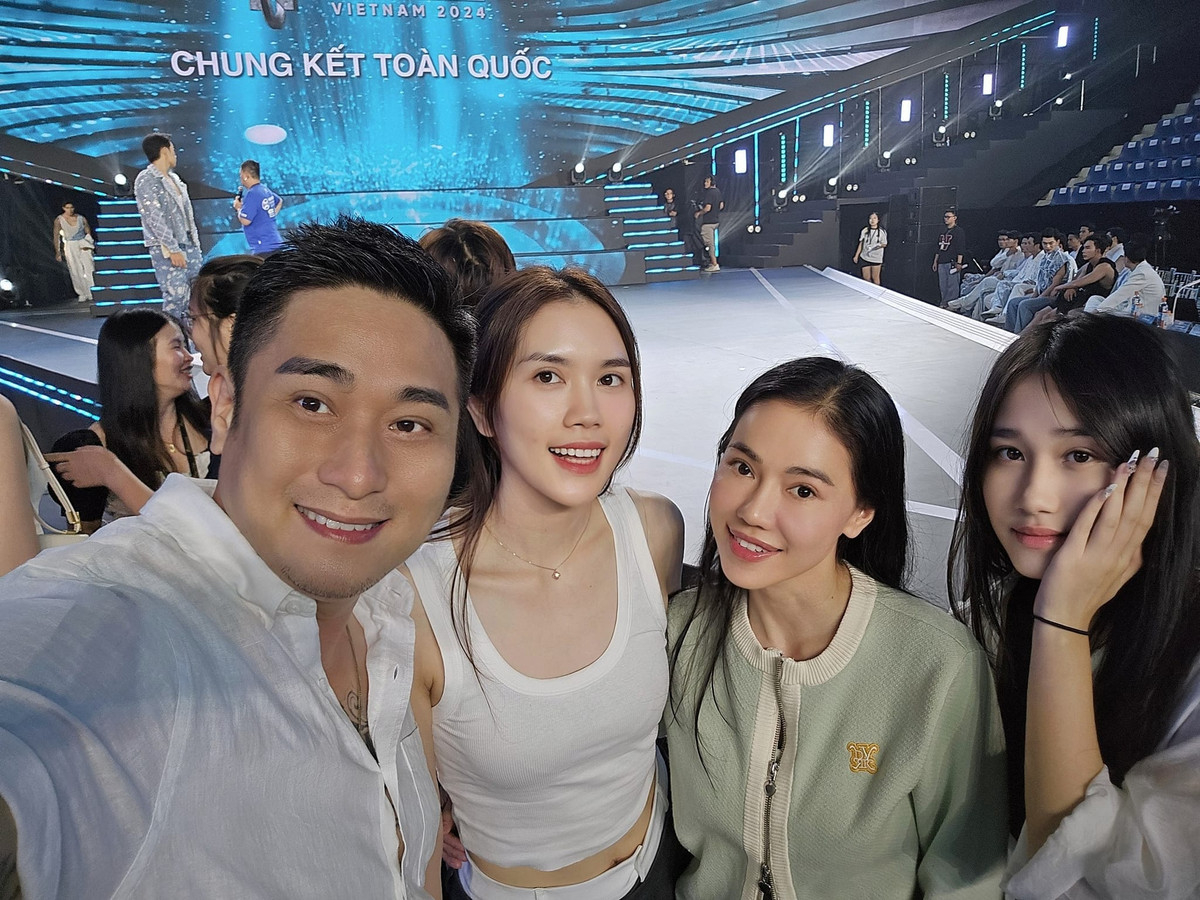 Từ nhỏ, cô bé đã được nhiều người đặt cho biệt danh 'tiểu mỹ nhân' nhờ nét đẹp của cả bố lẫn mẹ.