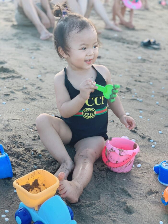 Vợ chồng Quế Ngọc Hải cũng thường xuyên đăng tải những bức hình và câu chuyện dễ thương về cuộc sống hằng ngày của con gái.