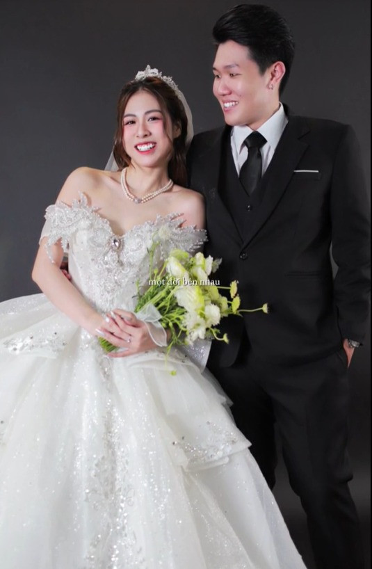 Vượt qua sóng gió và thời gian, cuối cùng cặp đôi đã đi đến cái kết viên mãn khi quyết định về chung 1 nhà.