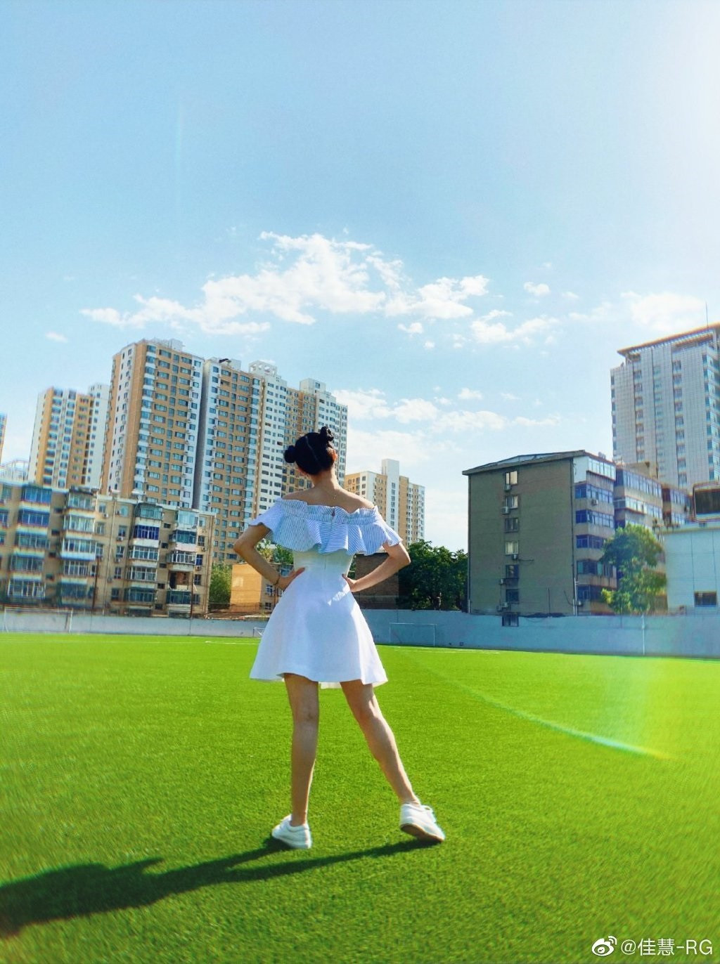 Ngoài tài năng, Lưu Giai Huệ được chú ý bởi vẻ ngoài trong sáng, dễ thương. Mới đây, tờ Sohu đã đăng tải hình ảnh mà chính Giai Huệ đăng lên trang Weibo cá nhân và gọi cô là "Na Tra" nhờ kiểu tóc 2 búi. Các fan hâm mộ đã không ngớt đưa ra những lời ca ngợi cho sự xinh xắn của nàng VĐV.