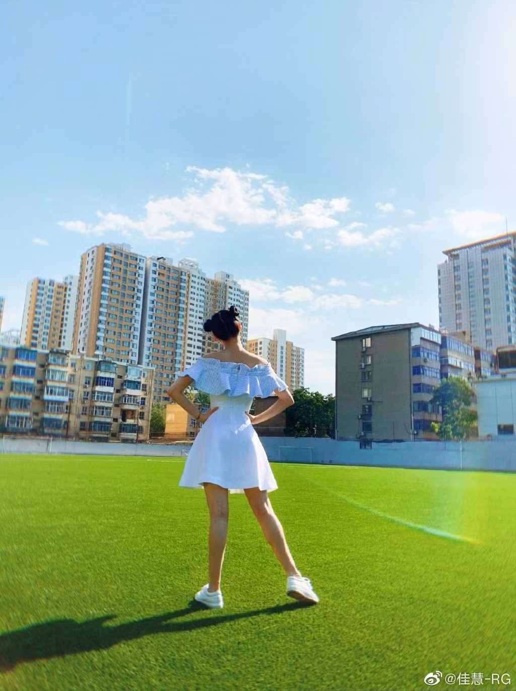 Ngoài tài năng, Lưu Giai Huệ được chú ý bởi vẻ ngoài trong sáng, dễ thương. Mới đây, tờ Sohu đã đăng tải hình ảnh mà chính Giai Huệ đăng lên trang Weibo cá nhân và gọi cô là "Na Tra" nhờ kiểu tóc 2 búi. Các fan hâm mộ đã không ngớt đưa ra những lời ca ngợi cho sự xinh xắn của nàng VĐV.